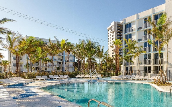 Plunge Beach Hotel image 3